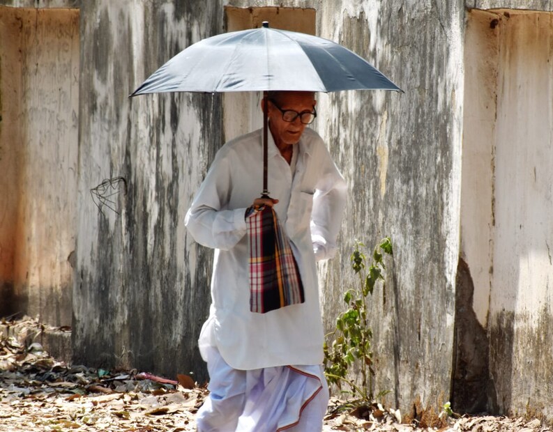 এদিন সূর্যোদয় হয় ভোর পাঁচটা বেজে ১২ মিনিটে এবং সূর্যাস্ত হবে। বিকেল ছটা বেজে ছয় মিনিটে। সারাদিন অতি বেগুনি রশ্মির পরিমাণ অত্যন্ত বেশি থাকবে বলে জানা যাচ্ছে। পূর্ব থেকে পশ্চিমে ৫ কিলোমিটার প্রতি ঘন্টা বেগে বইবে বাতাস। প্রতিবেদন : নীলাঞ্জন বন্দ্যোপাধ্যায়