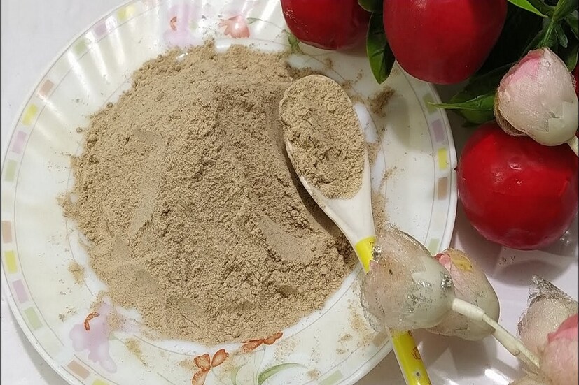 বিট নুন খাওয়া মানেই শুধু মাত্র কয়েকটি খাবারের সঙ্গে খেতে হবে এমনটা নয়। নিয়মিত খাবারে সাদা নুন ব্যবহার করেন, পাশাপাশি খাওয়ার সময়ে আলাদা করে সাদা নুন খাওয়ার অভ্যাস রয়েছে? তবে বিট নুনের উপকারিতা সম্পর্কে অনেকের একটা স্বচ্ছ্ব ধারণা নেই। তাই সচেতনভাবে খুব একটা বিট নুন খাওয়া হয় না। (Disclaimer: এই প্রতিবেদনটি কেবলমাত্র সাধারণ তথ্যের জন্য, তাই বিস্তারিত জানতে হলে সর্বদা বিশেষজ্ঞের পরামর্শ নিন।)