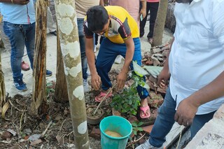 ডাক্তারের বাড়ি থেকে উদ্ধার বোমা