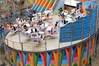 মেলায় ব্রেক ডান্স দোলনা