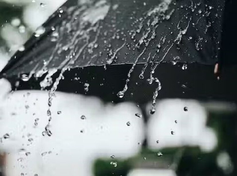 এছাড়াও রিপোর্টে বলা হয়েছে ঝোড়ো হাওয়া ও শিলাবৃষ্টি বেশ বড় আকার নিতে পারে! এই সব অঞ্চলে আজ রাতেই স্বস্তি মেলার সম্ভাবনা! photo source collected 