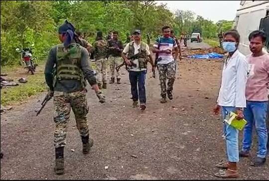 Chattisgarh Maoist Attak: মাওবাদীদের হুমকিকে উপেক্ষা করার মাশুল ছত্তীসগড়ে? ১১ জনের মৃত্যুর পর উঠছে প্রশ্ন Chattisgarh Maoist Attak: মাওবাদীদের হুমকিকে উপেক্ষা করার মাশুল ছত্তীসগড়ে? ১১ জনের মৃত্যুর পর উঠছে প্রশ্ন
