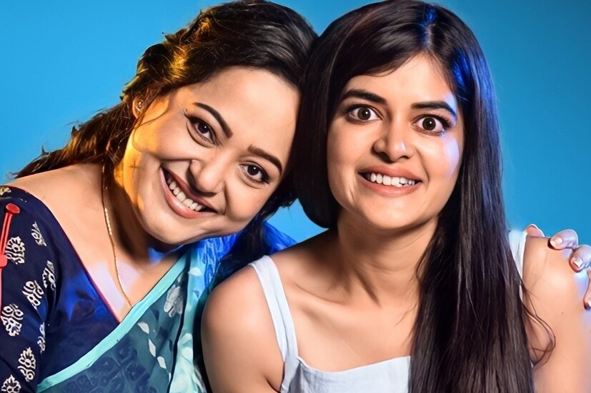 ‘চিনি ২’-এর শ্যুটিং চলাকালীন পেটে যন্ত্রণা হলেও তিনি পাত্তা দেননি। তার পর সোমবার ভোর রাতে তাঁকে নিয়ে হাসপাতালে ছোটা হয়। আজই অপারেশন হয়েছে তাঁর।