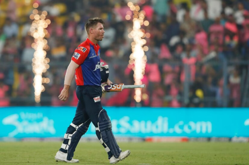 বর্তমানে আইপিএলে ১৬৫ ইনিংসে ওয়ার্নারের সংগ্রহ ৬০৩৯ রান। ৪টি সেঞ্চুরি ও ৫৬টি হাফ-সেঞ্চুরি রয়েছে অজি তারকার ঝুলিতে।