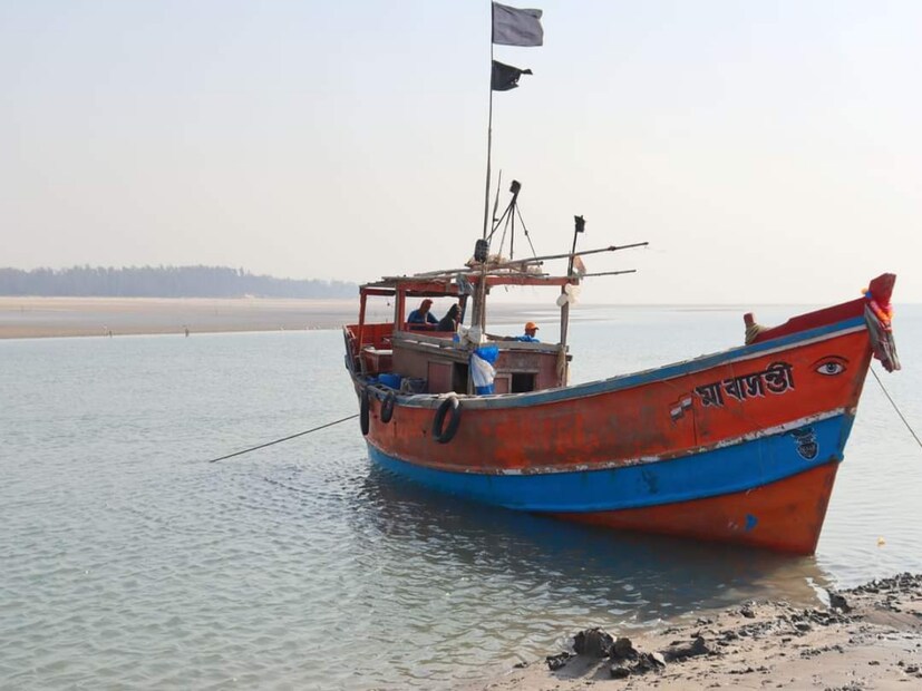 হলদিয়ার সর্বনিম্ন তাপমাত্রা স্বাভাবিক তাপমাত্রার চেয়ে ১ ডিগ্রি কম। বাতাসে আর্দ্রতার পরিমাণ ৭৯ শতাংশ। দুপুরের পর ঝড় বৃষ্টির সম্ভাবনা।