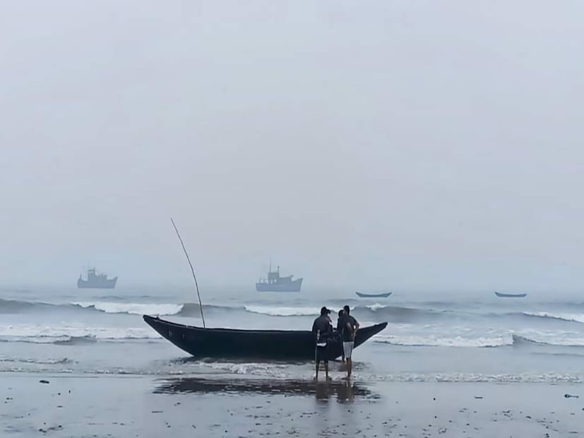 পূর্ব মেদিনীপুর জেলার সদর শহর তমলুকে শহরের সর্বোচ্চ তাপমাত্রা এদিন ৩৩ ডিগ্রি সেলসিয়াস এবং সর্বনিম্ন তাপমাত্রা ২৩.৬ ডিগ্রি সেলসিয়াস হয়েছে, যা স্বাভাবিক সর্বনিম্ন তাপমাত্রার থেকে ১ ডিগ্রি কম। বাতাসে আর্দ্রতার পরিমাণ ৭৭ শতাংশ। পূর্ব মেদিনীপুর জেলার শিল্পাঞ্চল শহর হলদিয়ায় সর্বোচ্চ তাপমাত্রা ৩৩.১ ডিগ্রি সেলসিয়াস। সর্বনিম্ন তাপমাত্রা ২৩.১ ডিগ্রি সেলসিয়াস।