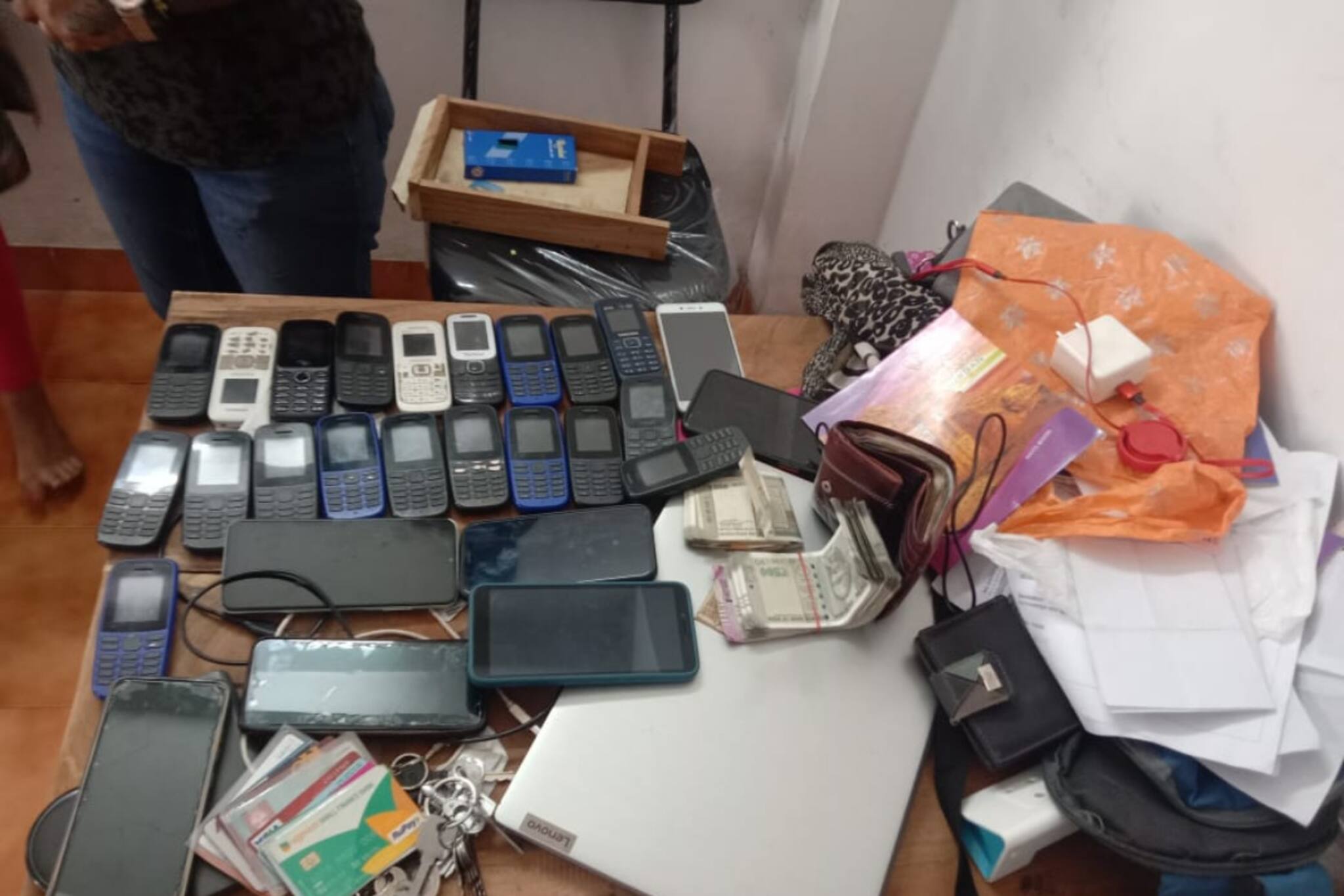 ভুয়ো অন্তর্দেশীয় কল সেন্টারের পর্দা ফাঁস, গ্রেফতার সাত