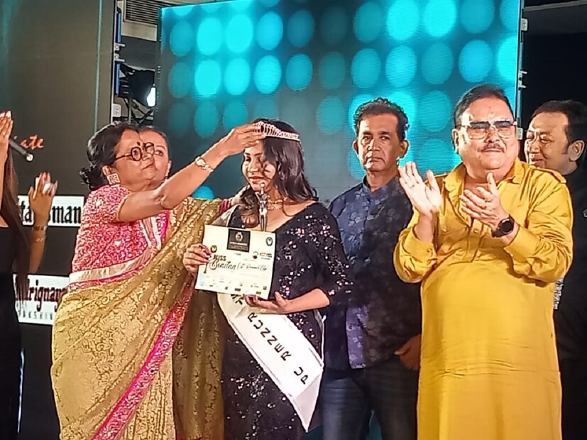 কলকাতা থেকে উঠে এসেছে বহু বাঙালি মডেল যারা জাতীয় এবং আন্তর্জাতিক স্তরে নিজেদের প্রতিষ্ঠা করেছেন। মুম্বাইয়ে মডেলিং ইন্ডাস্ট্রি থেকে ফিল্ম ইন্ডাস্ট্রিতে পা রেখেছেন। সম্প্রতি শহরে অনুষ্ঠিত হল সেরকমই একটি বিউটি কনটেস্ট। দীর্ঘ বাছাইয়ের পর অবশেষে গ্র্যান্ড ফিনালেতে পাওয়া গেল তিন প্রতিভাময়ী নারীকে।
