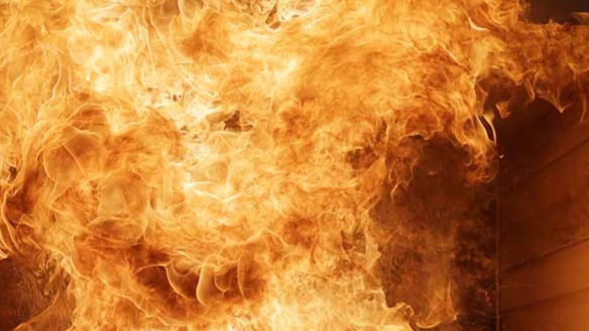 বেলুড়ে গাড়ির শো রুমে ভয়াবহ আগুন! দেখুন ভিডিও