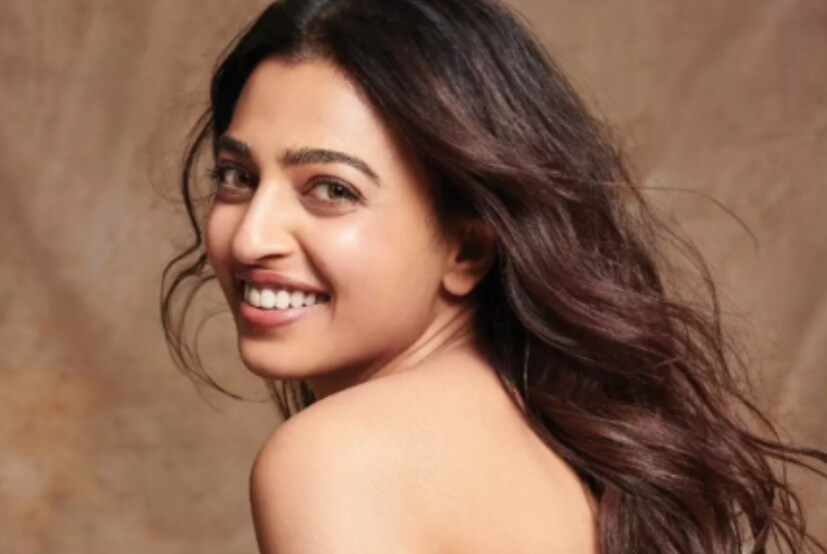 রাধিকাকে শেহনাজ প্রশ্ন করেন, 'সাহসী দৃশ্যে কীভাবে এত সুন্দর করে অভিনয় করেন?' রাধিকা জবাবে বলেন, 'আমার মনে হয় না নিজের শরীর নিয়ে লজ্জার কিছু আছে। যেটা সবচেয়ে খারাপ সেটা হল, শরীর নিয়ে লজ্জা সমাজ আমাদের উপর চাপিয়ে দিয়েছে। যেটা নিয়ে আদতে লজ্জা পাওয়ার মতো কিছুই নেই। আমরা তো শরীরটা নিয়েই পৃথিবীতে এসেছি,তাই শরীরকে লজ্জা নয় বরং সম্মান করা উচিত'।
