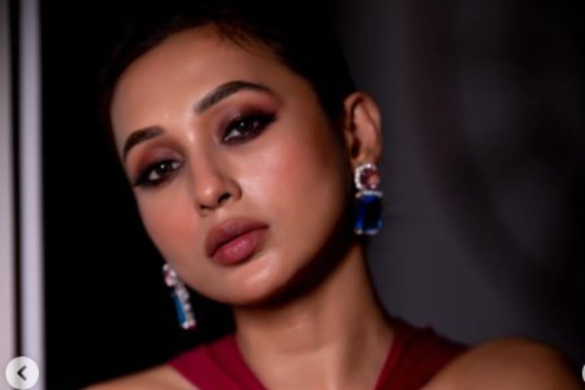 ফিগার হোক কিংবা ফটোশ্যুট টলিপাড়ার অভিনেত্রীরা একের পর এক ছক্কা হাঁকাচ্ছেন। তাদের স্টাইল স্টেটমেন্টে হার মানছে বলি সুন্দরীরাও। সেই তালিকায় রয়েছেন মিমি চক্রবর্তী৷
