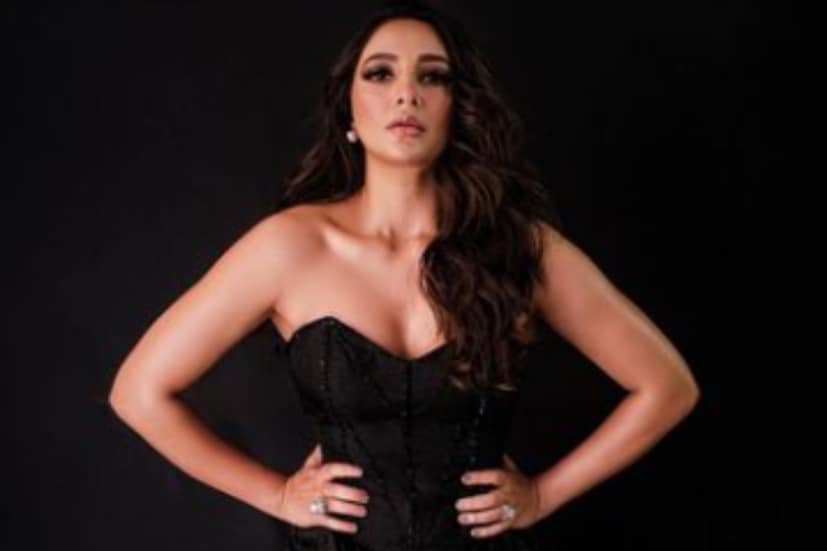 দিনকয়েক আগেই পুরীতে  জগন্নাথ দেবের কাছে পুজো দিতে গেছিলেন শুভশ্রী৷ এই মুহূর্তে ডান্স বাংলা ডান্স-এর বিচারকে আসনে দেখা যাচ্ছে শুভশ্রীকে৷