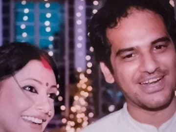 'বিয়ের জন্মদিন!' বিয়ের অদেখা ছবিতে কেমন লাগছে ঋত্বিক-অপরাজিতাকে, নিমেষে ভাইরাল ছবি
