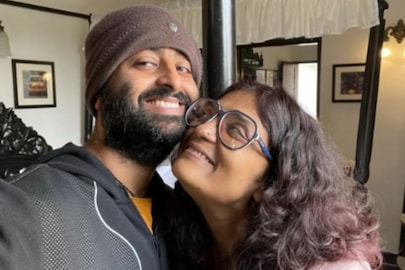 স্ত্রীর সঙ্গে কাটানো বিশেষ মুহূর্তের ছবি ফাঁস হল নেটদুনিয়ায়, জন্মদিনে দেখে নিন অচেনা অরিজিৎকে
