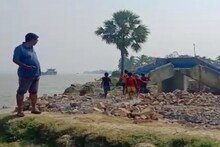 পড়ুয়াদের চোখের সামনেই স্কুল তলিয়ে গেল নদীতে! এখন কেমন পরিস্থিতি জানুন