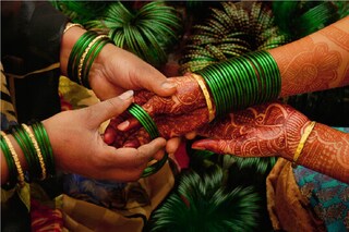 সবুজ চুড়িই মায়ের প্রসাদ