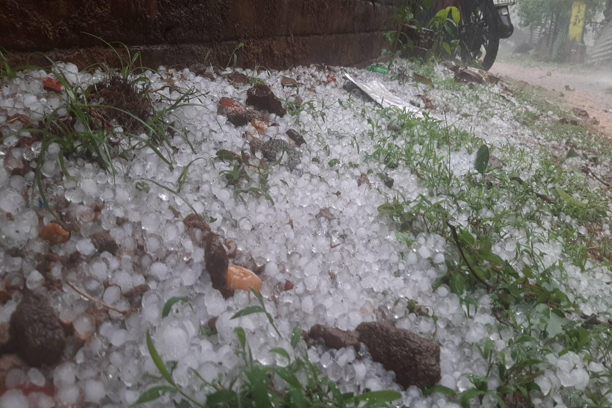 বরফ, বরফ! গরমের দুপুরে বরফ দেশের সুখে দক্ষিণবঙ্গের এই জেলা