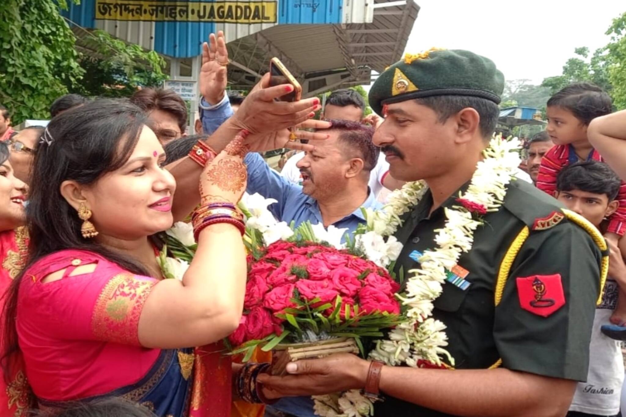 অবশেষে ঘরে ফিরলেন পুলওয়ামা হামলার সাক্ষী! যা বললেন সেই জওয়ান, মাথা ঘুরে যাবে