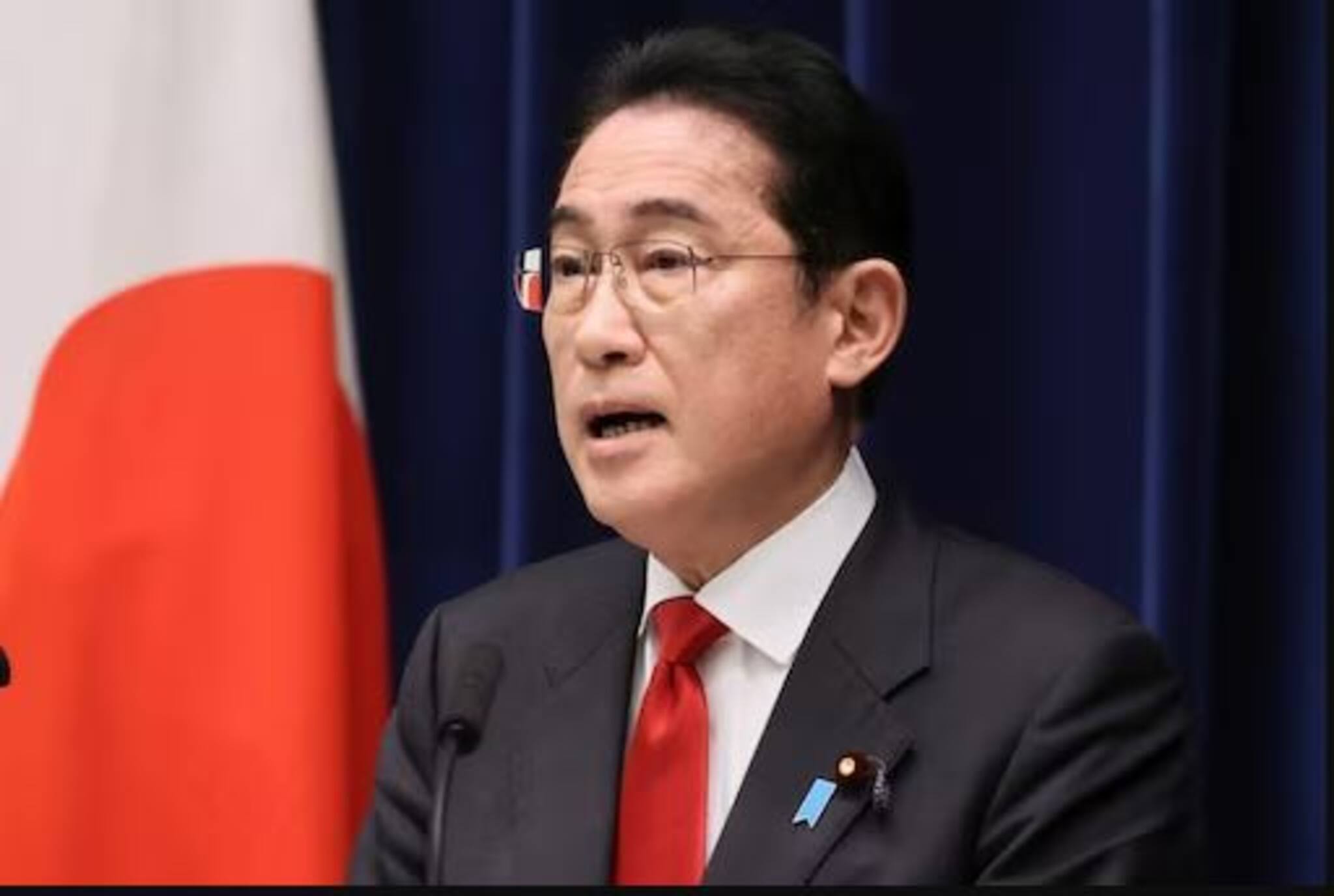 সভাস্থলে বিস্ফোরণ, অল্পের জন্য রক্ষা পেলেন জাপানের প্রধানমন্ত্রী ফুমিও কিশিদা!