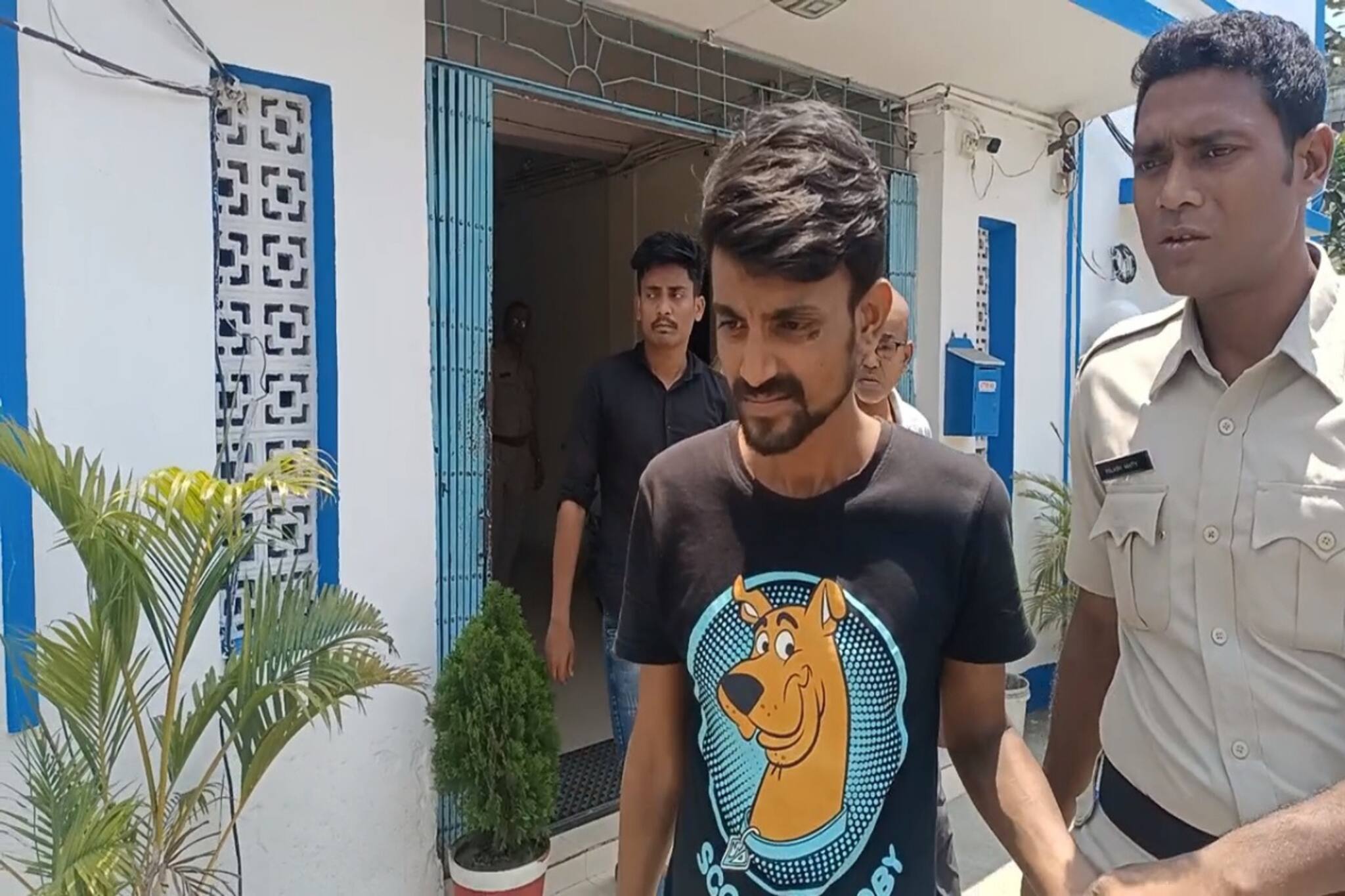 South 24 Parganas News: কল সেন্টারের আড়ালে প্রতারণা চক্র! মধ্যমগ্রাম থেকে প্রতারিত কাকদ্বীপের বাসিন্দা