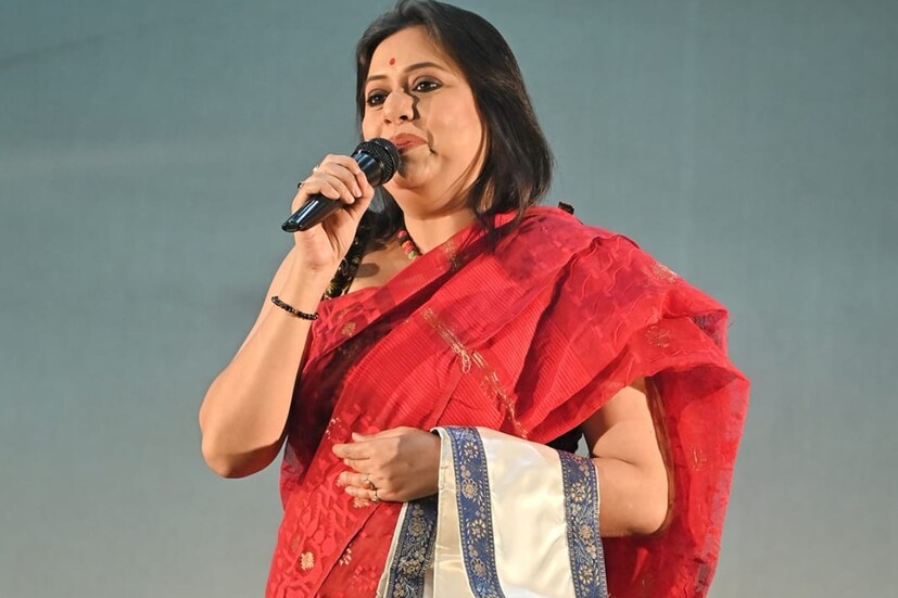 বেঁকে গিয়েছিল নাক, প্রবল যন্ত্রণা সহ্য করতে হচ্ছিল। তার পরেই চিকিৎসকের পরামর্শে তড়িঘড়ি অস্ত্রোপচার করান ‘ফাগুনের মোহনা’ ধারাবাহিকের অভিনেত্রী। এখন তিনি অনেকটা সুস্থ আছেন বলে জানা গিয়েছে।