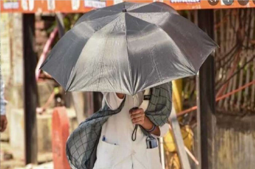 *শুষ্ক গরমের মধ্যে দিয়ে যাচ্ছে বাঁকুড়া জেলা। ফলেই বেড়েছে নানা শারীরিক সমস্যার আশঙ্কা যেমন নাক দিয়ে রক্ত পড়া এবং সান স্ট্রোক। বারবার জল পান করার উপদেশ চিকিৎসকদের। বর্তমানে বায়ুতে আর্দ্রতার পরিমাণ মাত্র ২৫ শতাংশে নেমেছে। ফাইল ছবি। 