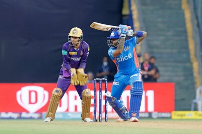 অসাধারণ ব্যাটিং করলেন সূর্য কুমার