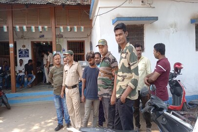 ধৃতকে আদালতে পেশ করা হয়