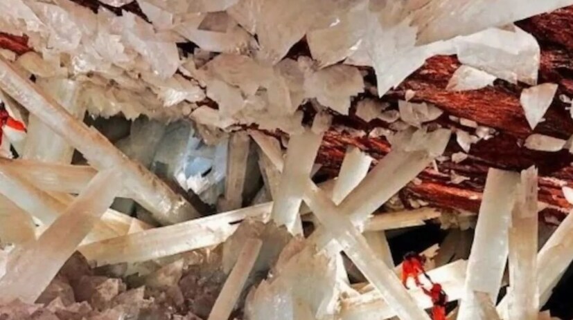 মেক্সিকোর কেভ অফ দ্য ক্রিস্টাল: এটি জায়ান্ট ক্রিস্টাল কেভ নামেও পরিচিত। এখানকার সর্বোচ্চ তাপমাত্রা রেকর্ড করা হয়েছিল ৫৮ ডিগ্রি সেলসিয়াস। 