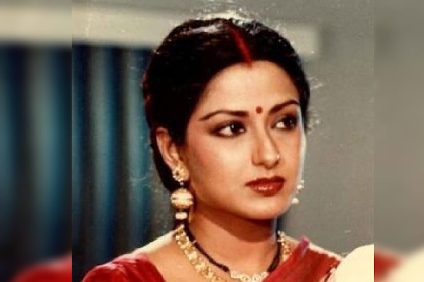 ‘বালিকা বধূ’র নায়িকা জানান, তিনি যত বেশি কাজ করতে পারতেন, তা করেননি যৌবনে। কারণ পেশা জীবনের থেকে নিজের ব্যক্তিজীবন থেকে অনেক বেশি গুরুত্ব দিয়েছিলেন মৌসুমী।