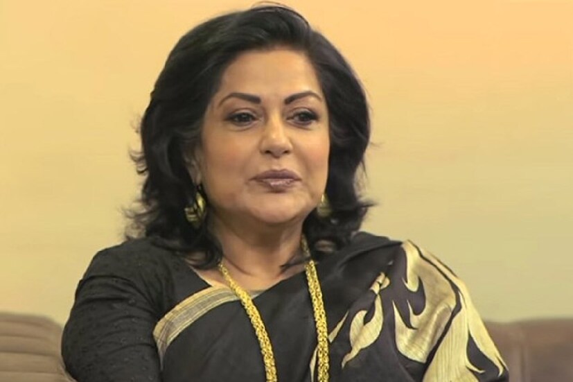 হেমন্ত কুমারের ছেলে জয়ন্ত মুখোপাধ্যায়ের সঙ্গে তাঁর বিয়ে হয়। মৌসুমীর তখন খুবই কম বয়স। অন্তঃসত্ত্বাও হন তাড়াতাড়িই। নিজের বৈবাহিক জীবনকেই তার পর থেকে বেশি গুরুত্ব দিয়েছেন মৌসুমী।
