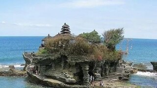 অতন্দ্র প্রহরায় শতাধিক বিষধর সাপ! এভাবেই সমুদ্রের মাঝে মাথা তুলে দাঁড়িয়ে রয়েছে ৬০০ বছরের পুরনো মন্দির অতন্দ্র প্রহরায় শতাধিক বিষধর সাপ! এভাবেই সমুদ্রের মাঝে মাথা তুলে দাঁড়িয়ে রয়েছে ৬০০ বছরের পুরনো মন্দির