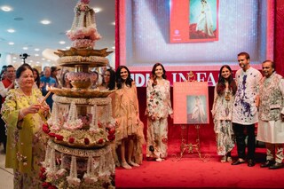 প্রদীপ জ্বালিয়ে আর্ট হাউস উদ্বোধন করলেন কোকিলাবেন ধীরুভাই আম্বানি।