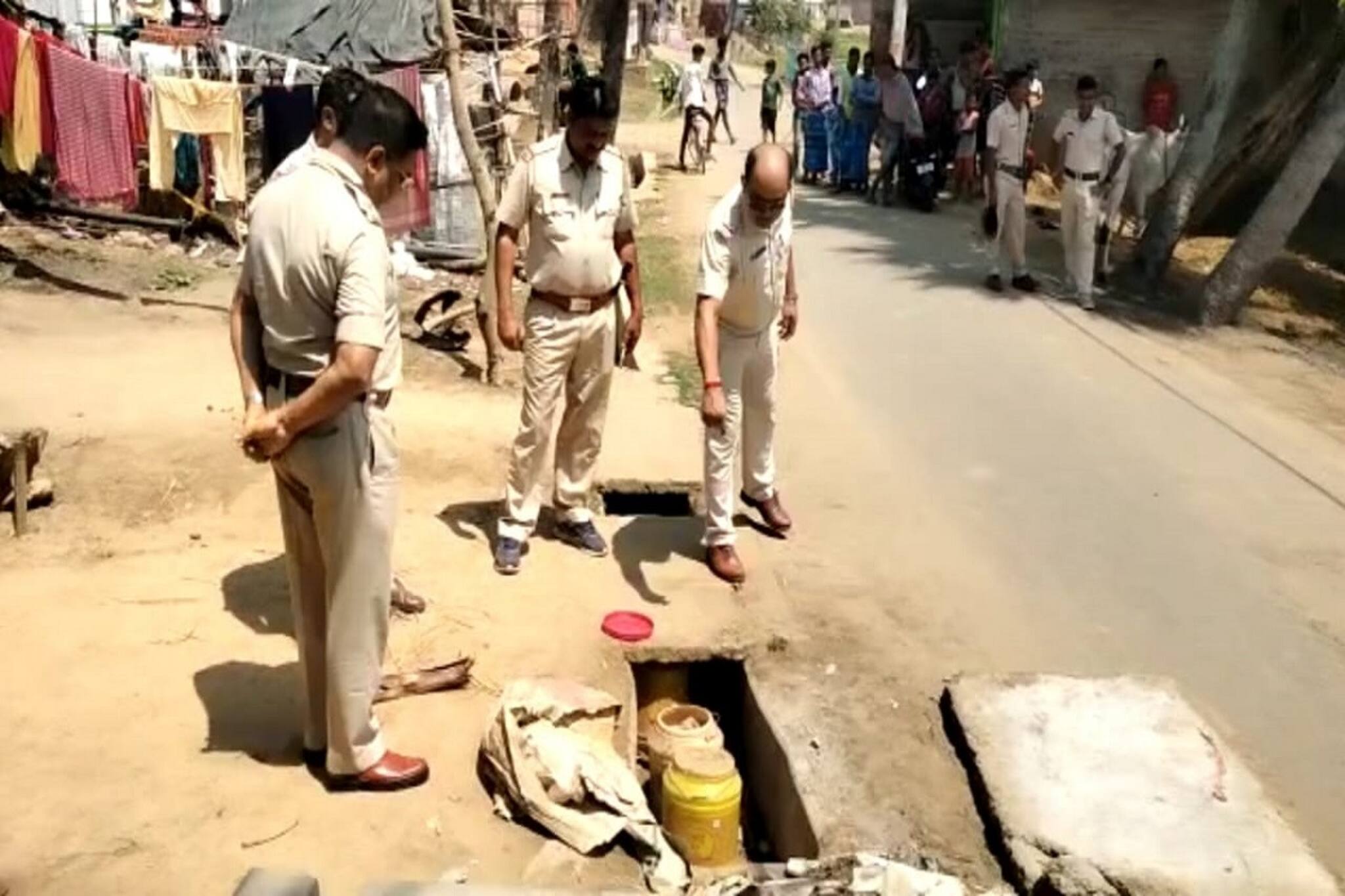 Birbhum News : নানুরে হচ্ছেটা কী! অস্ত্রের পর এবার উদ্ধার ১০০ বোমা, বিরাট গণ্ডগোলের আশঙ্কা