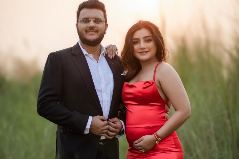 ২০১২ সালে নেহা বিয়ে করেছিলেন ব্যবসায়ী আয়ুষ্মান আগরওয়ালকে বিয়ে করেছিলেন। সন্তানসম্ভবা হওয়ার পর থেকে স্বামীর সঙ্গে একাধির ছবি এবং ভিডিও পোস্ট করে সর্বক্ষণের আপডেট দিয়েছেন ভক্তদের।