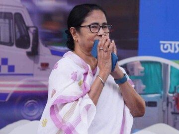 প্রশাসনিক বৈঠকে মুখ্যমন্ত্রী মমতা বন্দ্যোপাধ্যায় বন্যা পরিস্থিতির মোকাবিলায় বাঁধ ও খাল সংস্কারে এখন থেকে প্রস্তুতি গ্রহণের জন্য সেচ দফতরকে নির্দেশ দিয়েছিলেন