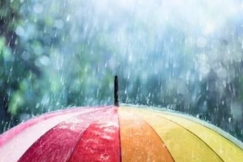 শুক্রবার সন্ধ্যা থেকে গভীর রাত পর্যন্ত রাজ্যের নানা অংশে দফায় দফায় ঝড়বৃষ্টি হয়েছে৷ 