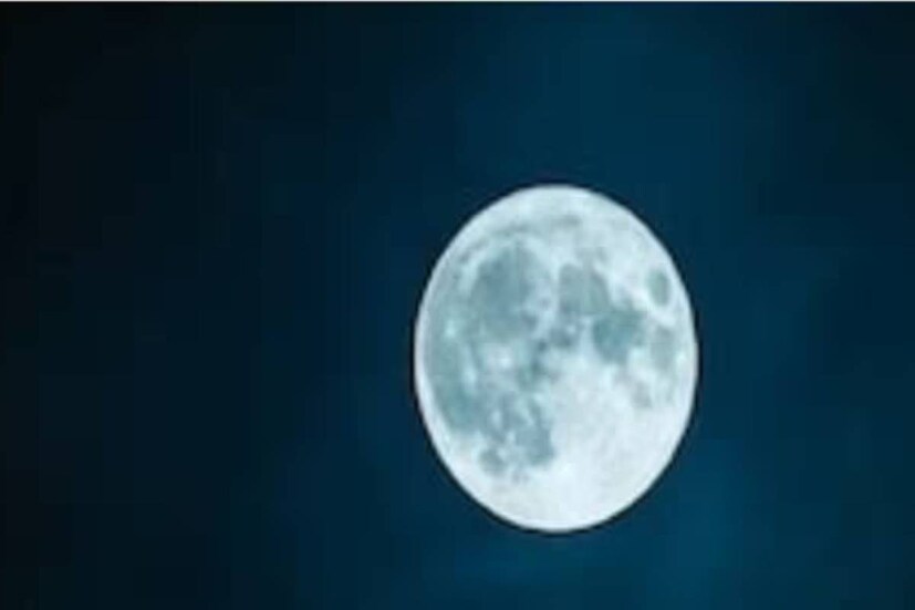 তবে পঞ্জিকা অনুযায়ী পূর্ণিমা শুরু হয়েছে ৫ এপ্রিল, বুধবার সকাল ৯ টা ১৯ মিনিটে। 