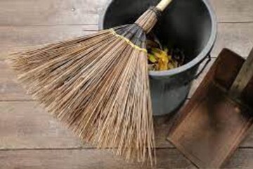 ঝাঁটা ব্যবহারের সময় 'এই' ভুল করলেই সর্বনাশ! টাকা বেরবে জলের মতো, ঘিরে ধরবে বিপদ