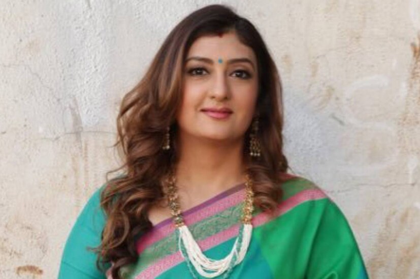 সাল ২০০২। হিন্দি টেলিভিশনে আবির্ভাব হয় 'কুমকুম'-এর। একতা কাপুর প্রযোজিত পারিবারিক এই ধারাবাহিকে নামভূমিকায় অভিনয় করেছিলেন জুহি পারমার। তাঁর প্রাণোচ্ছল স্বভাব, অভিনয় দক্ষতা, এ সব কিছুই দর্শকদের নজর কেড়েছিল।
