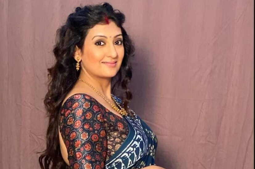 ১৯৯৮ সালে জি টিভির একটি ধারাবাহিক দিয়ে হাতেখড়ি হয়েছিল জুহির। তার পর যদিও অভিনয় থেকে সাময়িক বিরতি নিয়েছিলেন তিনি। ২০০০ সালে ফের পর্দায় প্রত্যাবর্তন হয় তাঁর। কিন্তু 'কুমকুম'-এর হাত ধরেই কাঙ্ক্ষিত সাফল্য পেয়েছিলেন জুহি।