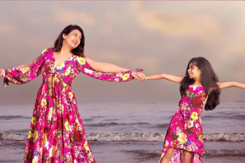 তবে জুহি-শচীনের সম্পর্ক দীর্ঘস্থায়ী হয়নি। ২০১৮ সালে বিচ্ছেদের পথে হাঁটেন তাঁরা। মেয়েকে বড় করার দায়িত্ব পেয়েছেন জুহি।