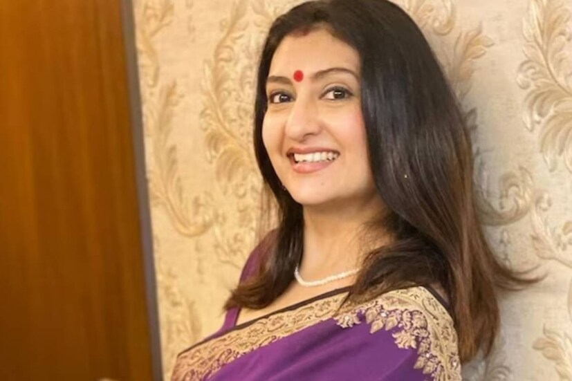 একদিকে কাজ, অন্য দিকে সংসার। দু'দিক দিব্যি সামলাচ্ছেন জুহি। একাধিক ছবি-সিরিজ তাঁর ঝুলিতে থাকলেও তাঁকে 'কুমকুম' হিসেবেই মনে রেখেছেন দর্শক।  