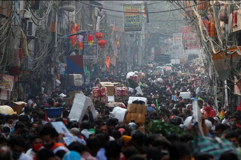 রিপোর্ট বলছে, ভারতের জনসংখ্যার ২৫ শতাংশের বয়স ০-১৪ বছরের মধ্যে৷ ১৮ শতাংশের বয়স ১০-১৯ বছর৷ ভারতের ২৬ শতাংশ মানুষের বয়স ১০ থেকে ২৪ বছরের মধ্যে৷ ৬৮ শতাংশ মানুষের বয়স ১৫-৬৪-র মধ্যে৷ মাত্র ৭ শতাংশের বয়স ৬৫-এর উপরে৷ 