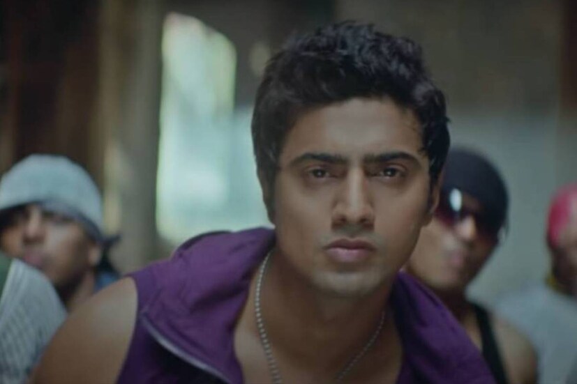 পাগলু ডান্স  ২০০৯ সালে মুক্তি পেয়েছিল 'বলো না তুমি আমার'। সেই ছবিতেই জি‍ৎ গঙ্গোপাধ্যায়ের তৈরি এবং গাওয়া এই গানে নাচ করে তাক লাগিয়েছিলেন দেব।