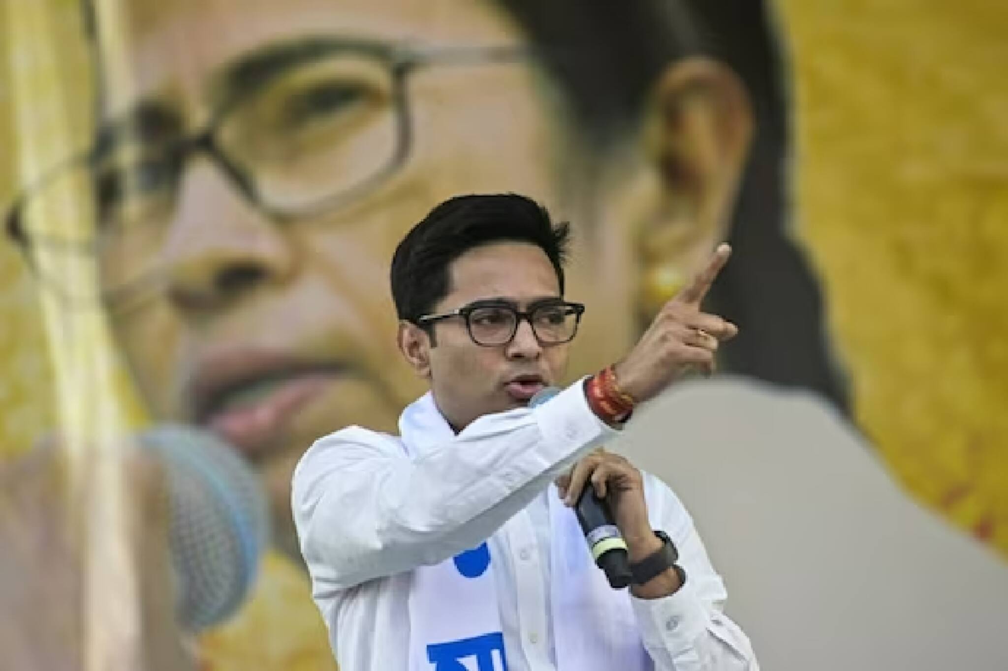 বিরোধীদের একের পর এক তোপ! ফের বিজেপি বিধায়ক-সাংসদদের বাড়ি ঘেরাওয়ের ডাক অভিষেকের