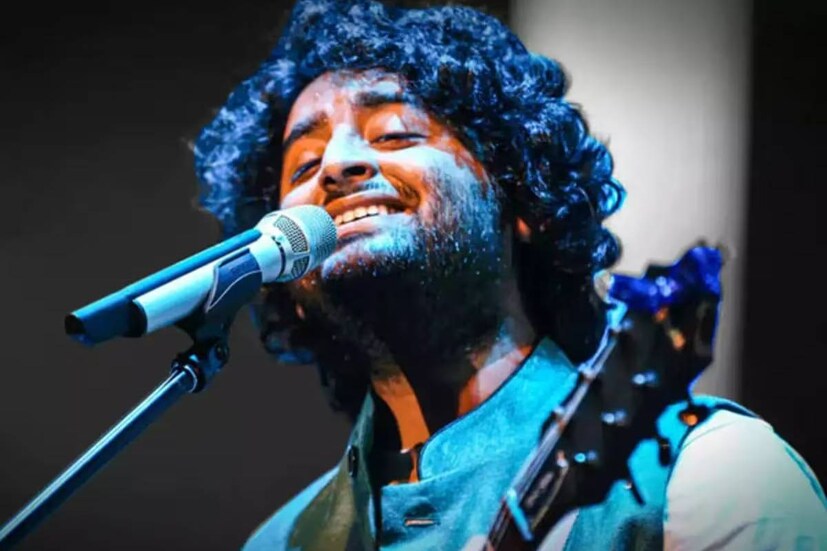 এই নিয়ে ইতিমধ্যেই চারদিকে আলোচনা শুরু হয়েছে। গায়ক হিসেবে অরিজিৎ কতটা সফল, তা নতুন করে বলে দিতে হয় না। তবে অনেকেই মনে করছেন, ফিল্মফেয়ারে এই জয় তাঁকে আরও কয়েক ধাপ এগিয়ে দিল। 