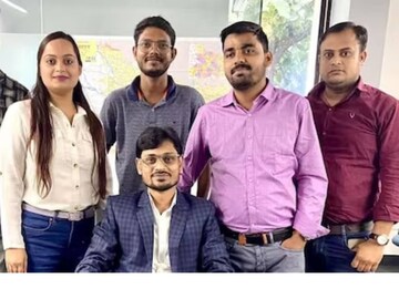প্রতিবন্ধকতা কাটিয়ে তিনি এখন স্টার্ট আপের মালিক