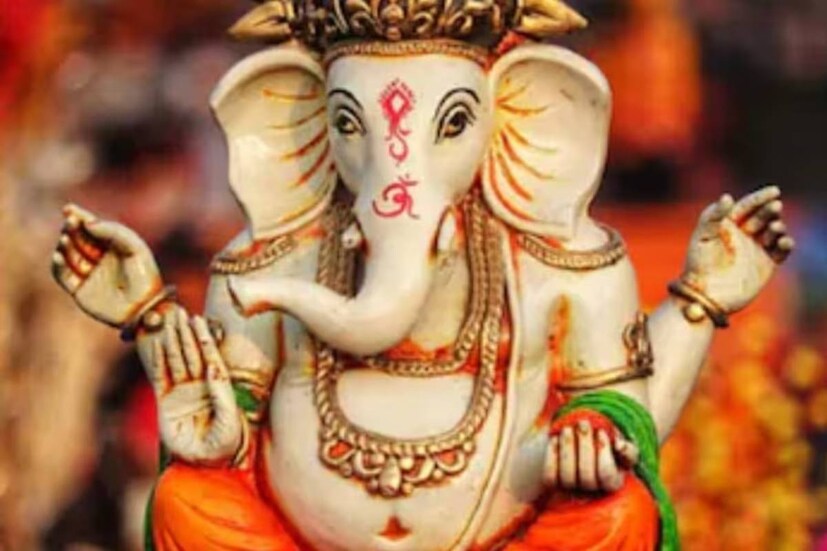 জীবনে বাধাবিঘ্ন দূর করতে এদিন গণপতি পুজো করতে পারেন৷ 