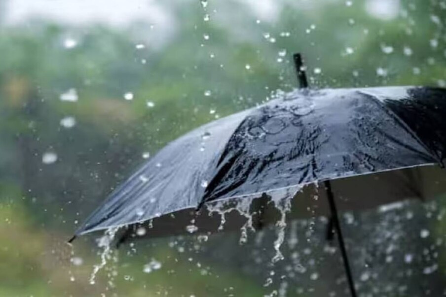  গত কয়েকদিন উত্তরবঙ্গের কিছু জায়গায় বিক্ষিপ্তভাবে বৃষ্টি হলেও এবার টানা বৃষ্টির পূর্বাভাস দিচ্ছে আবহাওয়া দফতর। নতুন করে জলীয় বাষ্পের জোগান বৃদ্ধি হওয়ার সম্ভাবনায় উত্তরবঙ্গের সর্বত্র বজ্রগর্ভ মেঘ সৃষ্টি হয়ে বৃষ্টি হতে পারে। ( প্রতিবেদন : অনির্বাণ রায়)